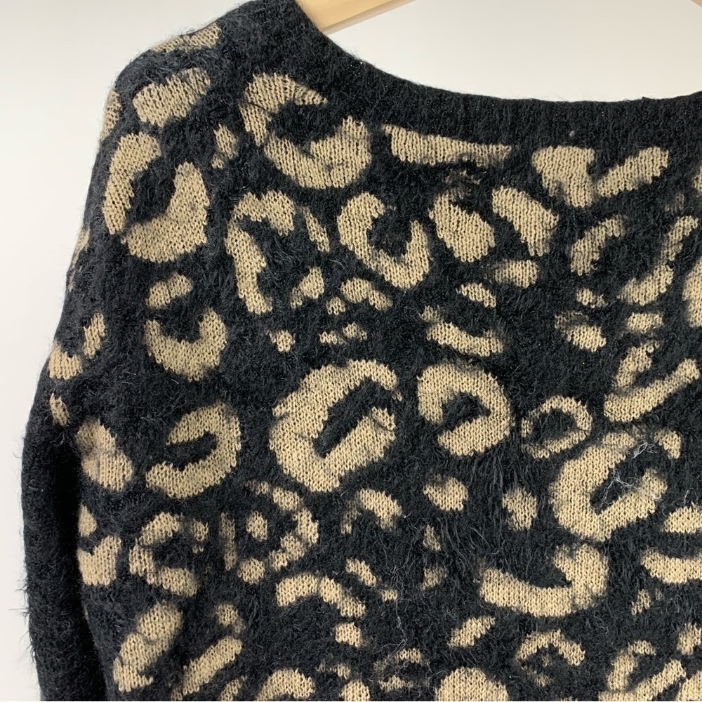 Joseph A. Leopard Print Fuzzy Soft Crew Sweater P… - image 5